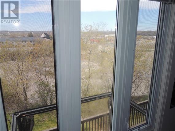 http://cdn.canadapropertylisting.com//Property/medium/2/2016/8/30/3-bedroom-House-property_for_sale-in-Kingston-id-4927738.jpg