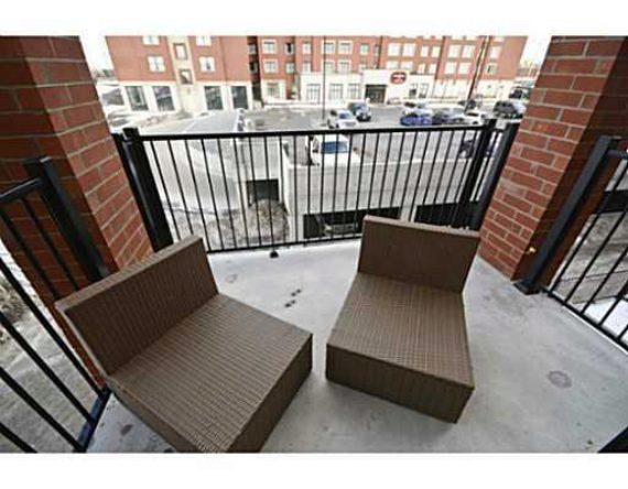 http://cdn.canadapropertylisting.com//Property/medium/3/2016/3/21/1-bedroom-single-family-property-for-sale-5247670710806297839.jpg