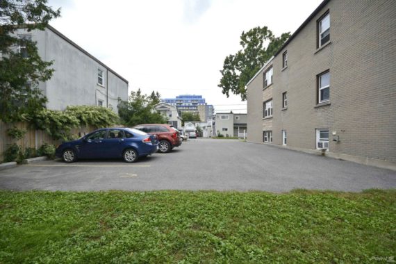 http://cdn.canadapropertylisting.com//Property/medium/3/2016/3/21/10-bedroom-commercial-industrial-property-for-sale-5247670707915198758.jpg