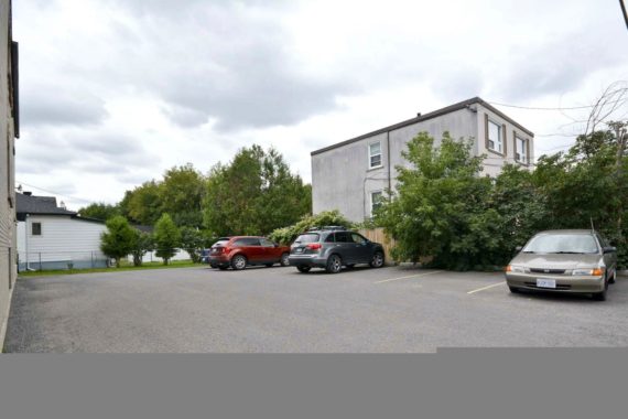 http://cdn.canadapropertylisting.com//Property/medium/3/2016/3/21/10-bedroom-commercial-industrial-property-for-sale-5247670707915218760.jpg