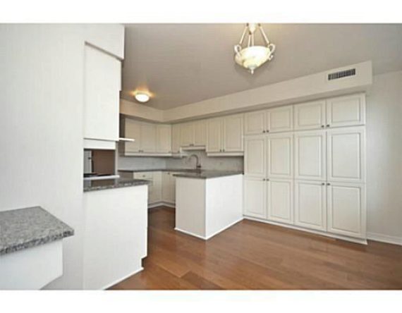 http://cdn.canadapropertylisting.com//Property/medium/3/2016/3/21/2-bedroom-single-family-property-for-sale-5247670710865703779.jpg