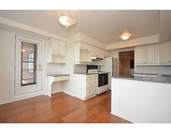 http://cdn.canadapropertylisting.com//Property/medium/3/2016/3/21/2-bedroom-single-family-property-for-sale-5247670710865713780.jpg