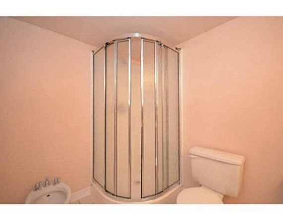 http://cdn.canadapropertylisting.com//Property/medium/3/2016/3/21/2-bedroom-single-family-property-for-sale-5247670710865763785.jpg