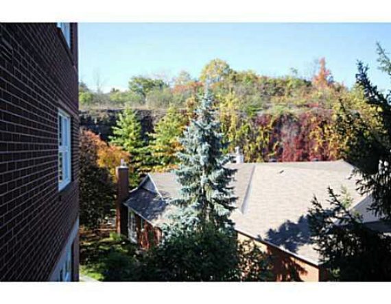 http://cdn.canadapropertylisting.com//Property/medium/3/2016/3/21/2-bedroom-single-family-property-for-sale-5247670710865783787.jpg
