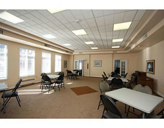 http://cdn.canadapropertylisting.com//Property/medium/3/2016/3/21/2-bedroom-single-family-property-for-sale-5247670710865803789.jpg