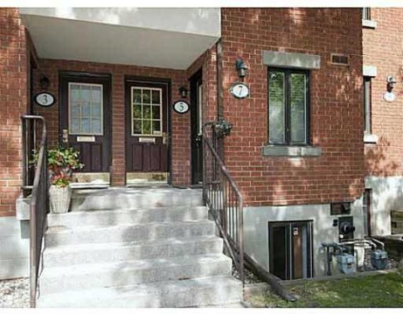 http://cdn.canadapropertylisting.com//Property/medium/3/2016/3/21/2-bedroom-single-family-property-for-sale-5247670710924519660.jpg