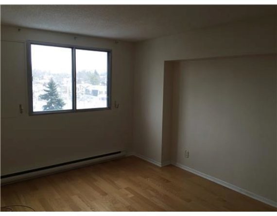 http://cdn.canadapropertylisting.com//Property/medium/3/2016/3/21/2-bedroom-single-family-property-for-sale-5247670710981785386.jpg