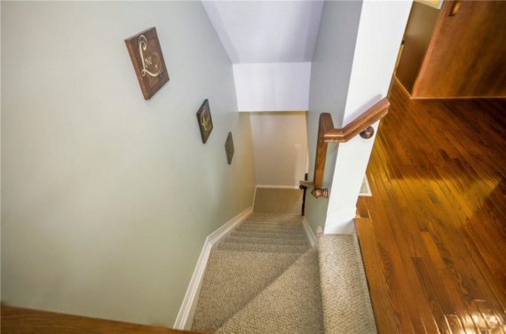 http://cdn.canadapropertylisting.com//Property/medium/3/2016/3/21/2-bedroom-single-family-property-for-sale-5247670711201037309.jpg