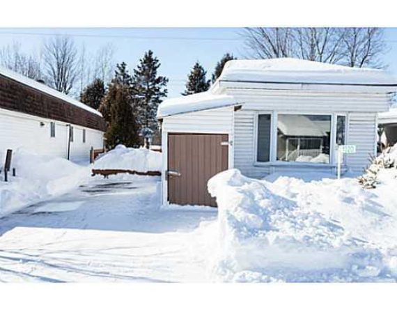 http://cdn.canadapropertylisting.com//Property/medium/3/2016/3/21/2-bedroom-single-family-property-for-sale-5247670711706647865.jpg