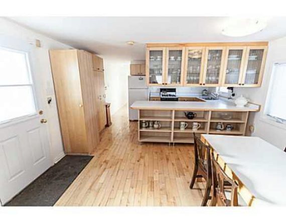 http://cdn.canadapropertylisting.com//Property/medium/3/2016/3/21/2-bedroom-single-family-property-for-sale-5247670711706657866.jpg
