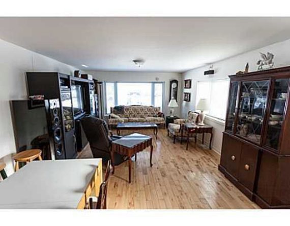 http://cdn.canadapropertylisting.com//Property/medium/3/2016/3/21/2-bedroom-single-family-property-for-sale-5247670711706697870.jpg