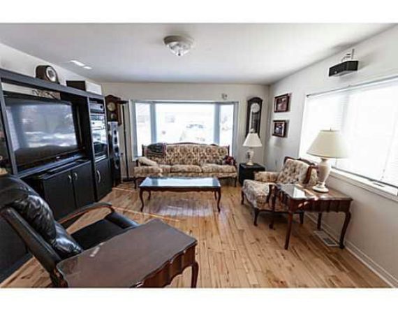 http://cdn.canadapropertylisting.com//Property/medium/3/2016/3/21/2-bedroom-single-family-property-for-sale-5247670711706707871.jpg