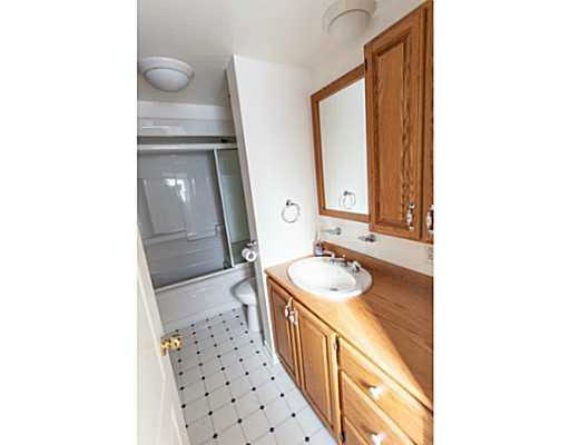 http://cdn.canadapropertylisting.com//Property/medium/3/2016/3/21/2-bedroom-single-family-property-for-sale-5247670711706757876.jpg