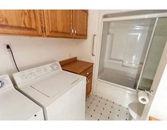 http://cdn.canadapropertylisting.com//Property/medium/3/2016/3/21/2-bedroom-single-family-property-for-sale-5247670711706767877.jpg