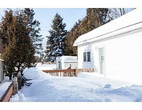 http://cdn.canadapropertylisting.com//Property/medium/3/2016/3/21/2-bedroom-single-family-property-for-sale-5247670711706777878.jpg