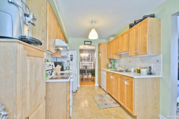 http://cdn.canadapropertylisting.com//Property/medium/3/2016/3/21/3-bedroom-property-for-sale-5247670707873024541.jpg