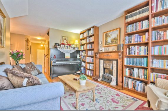 http://cdn.canadapropertylisting.com//Property/medium/3/2016/3/21/3-bedroom-property-for-sale-5247670707873064545.jpg