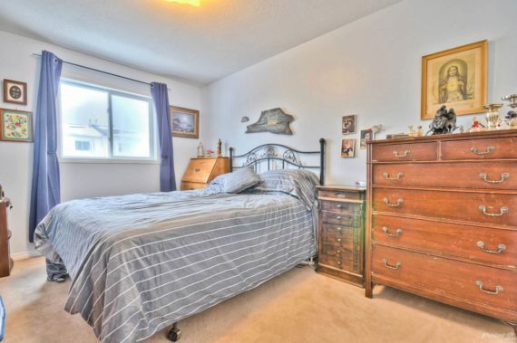 http://cdn.canadapropertylisting.com//Property/medium/3/2016/3/21/3-bedroom-property-for-sale-5247670707873104549.jpg