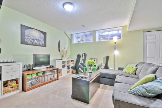http://cdn.canadapropertylisting.com//Property/medium/3/2016/3/21/3-bedroom-property-for-sale-5247670707873134552.jpg