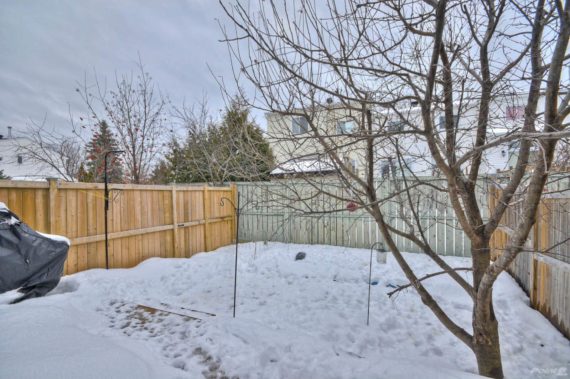 http://cdn.canadapropertylisting.com//Property/medium/3/2016/3/21/3-bedroom-property-for-sale-5247670707873144553.jpg