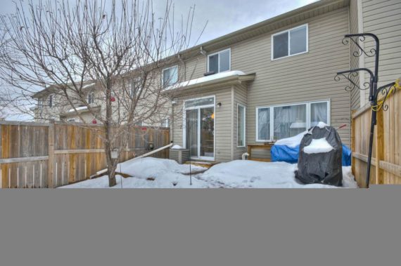 http://cdn.canadapropertylisting.com//Property/medium/3/2016/3/21/3-bedroom-property-for-sale-5247670707873154554.jpg