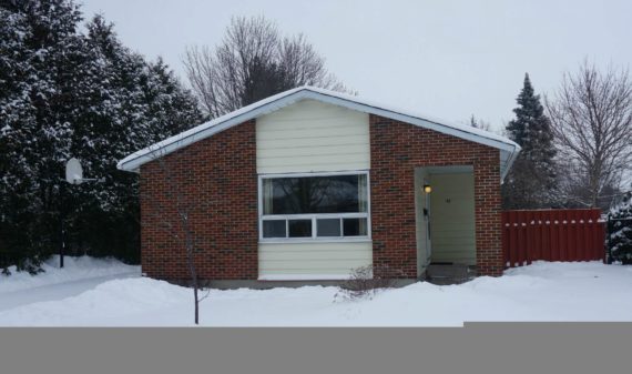 http://cdn.canadapropertylisting.com//Property/medium/3/2016/3/21/3-bedroom-property-for-sale-5247670707919639202.jpg