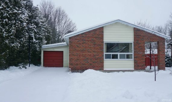 http://cdn.canadapropertylisting.com//Property/medium/3/2016/3/21/3-bedroom-property-for-sale-5247670707919649203.jpg
