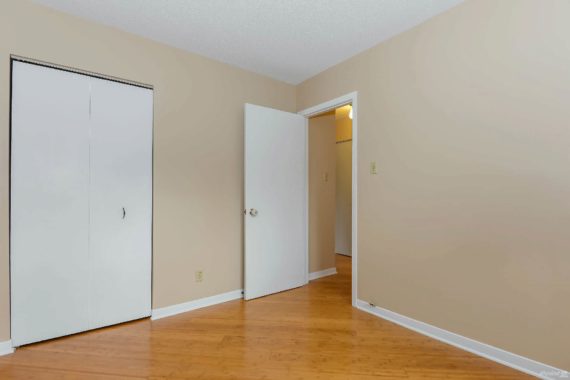 http://cdn.canadapropertylisting.com//Property/medium/3/2016/3/21/3-bedroom-property-for-sale-5247670707919749213.jpg