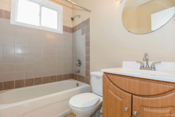 http://cdn.canadapropertylisting.com//Property/medium/3/2016/3/21/3-bedroom-property-for-sale-5247670707919759214.jpg