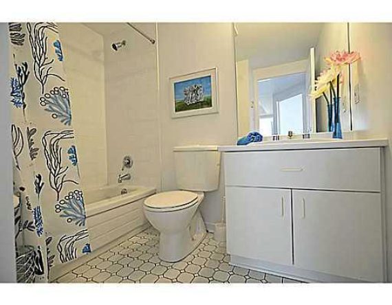 http://cdn.canadapropertylisting.com//Property/medium/3/2016/3/21/3-bedroom-single-family-property-for-sale-5247670710942811489.jpg