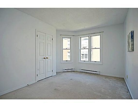 http://cdn.canadapropertylisting.com//Property/medium/3/2016/3/21/3-bedroom-single-family-property-for-sale-5247670710942861494.jpg