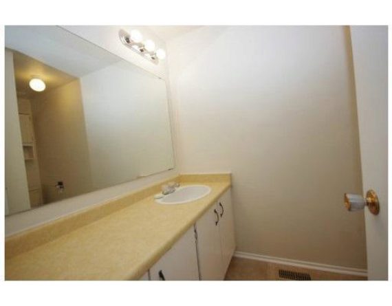 http://cdn.canadapropertylisting.com//Property/medium/3/2016/3/21/3-bedroom-single-family-property-for-sale-5247670711036990906.jpg