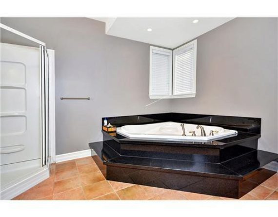 http://cdn.canadapropertylisting.com//Property/medium/3/2016/3/21/3-bedroom-single-family-property-for-sale-5247670711038311038.jpg
