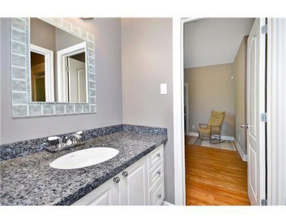 http://cdn.canadapropertylisting.com//Property/medium/3/2016/3/21/3-bedroom-single-family-property-for-sale-5247670711038341041.jpg