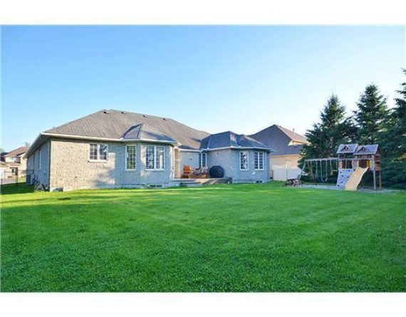 http://cdn.canadapropertylisting.com//Property/medium/3/2016/3/21/3-bedroom-single-family-property-for-sale-5247670711038401047.jpg