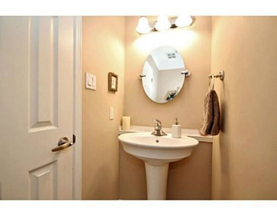http://cdn.canadapropertylisting.com//Property/medium/3/2016/3/21/3-bedroom-single-family-property-for-sale-5247670711643951596.jpg