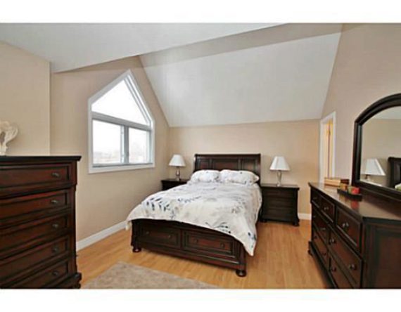 http://cdn.canadapropertylisting.com//Property/medium/3/2016/3/21/3-bedroom-single-family-property-for-sale-5247670711643961597.jpg
