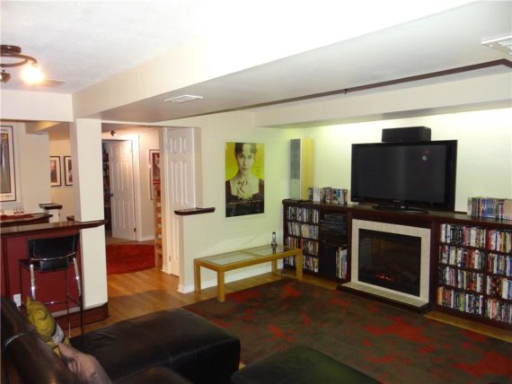 http://cdn.canadapropertylisting.com//Property/medium/3/2016/3/21/3-bedroom-single-family-property-for-sale-5247670711702157416.jpg