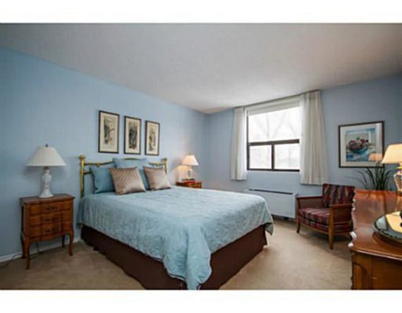 http://cdn.canadapropertylisting.com//Property/medium/3/2016/3/21/3-bedroom-single-family-property-for-sale-5247670711718679068.jpg