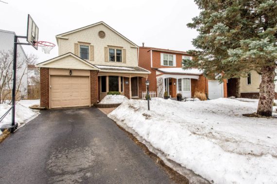 http://cdn.canadapropertylisting.com//Property/medium/3/2016/3/21/4-bedroom-property-for-sale-5247670707857723011.jpg