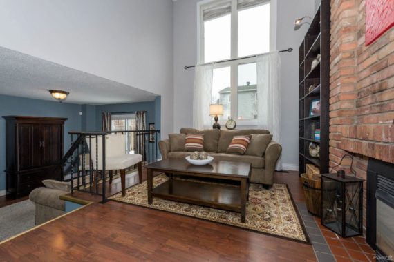 http://cdn.canadapropertylisting.com//Property/medium/3/2016/3/21/4-bedroom-property-for-sale-5247670707857743013.jpg