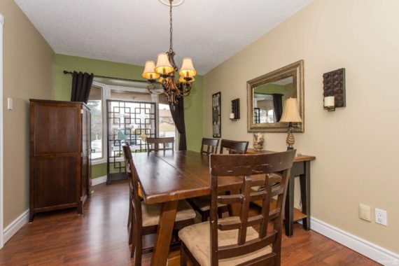 http://cdn.canadapropertylisting.com//Property/medium/3/2016/3/21/4-bedroom-property-for-sale-5247670707857763015.jpg