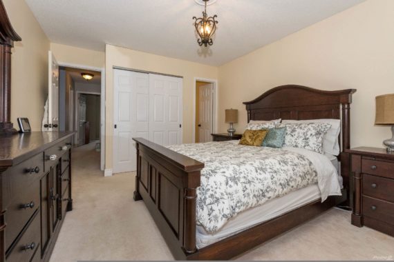 http://cdn.canadapropertylisting.com//Property/medium/3/2016/3/21/4-bedroom-property-for-sale-5247670707857793018.jpg