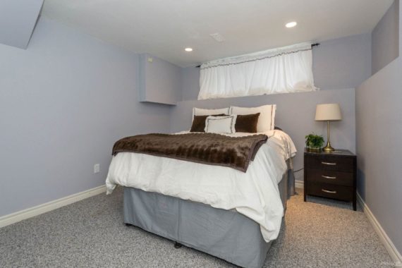 http://cdn.canadapropertylisting.com//Property/medium/3/2016/3/21/4-bedroom-property-for-sale-5247670707857833022.jpg