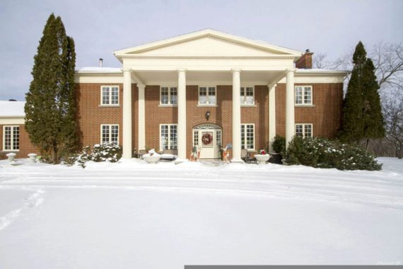http://cdn.canadapropertylisting.com//Property/medium/3/2016/3/21/4-bedroom-property-for-sale-5247670707871064345.jpg