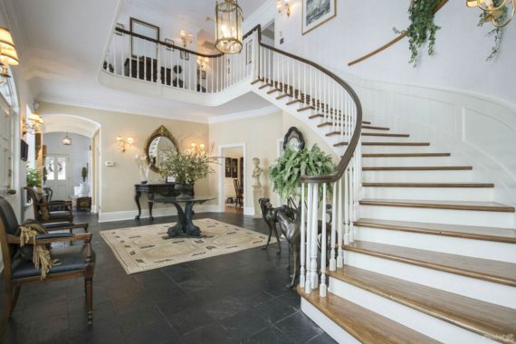 http://cdn.canadapropertylisting.com//Property/medium/3/2016/3/21/4-bedroom-property-for-sale-5247670707871204359.jpg