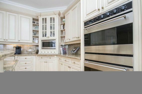http://cdn.canadapropertylisting.com//Property/medium/3/2016/3/21/4-bedroom-property-for-sale-5247670707871234362.jpg