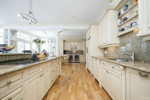 http://cdn.canadapropertylisting.com//Property/medium/3/2016/3/21/4-bedroom-property-for-sale-5247670707871244363.jpg