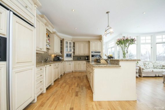 http://cdn.canadapropertylisting.com//Property/medium/3/2016/3/21/4-bedroom-property-for-sale-5247670707871264365.jpg