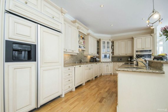 http://cdn.canadapropertylisting.com//Property/medium/3/2016/3/21/4-bedroom-property-for-sale-5247670707871274366.jpg